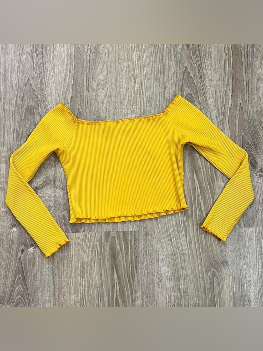 Yellow Size Medium Ribbed Off the Shoulder Lettuce Trim 3/4 Sleeve Knit Crop Top